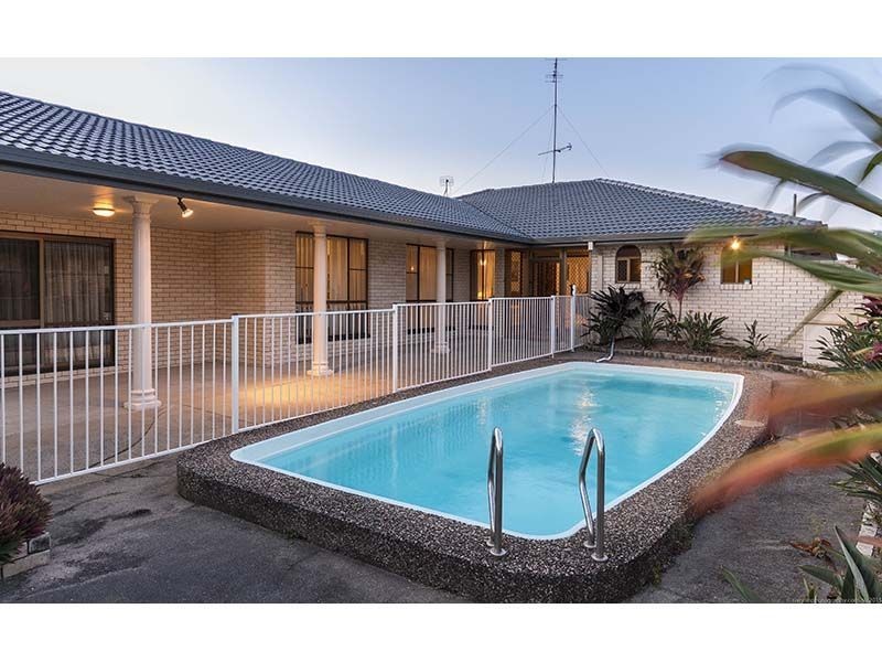 8 Yunga Court, Broadbeach Waters QLD 4218
