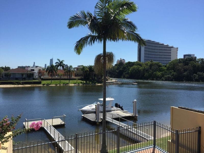 2/23 Hooker Boulevard, Broadbeach Waters QLD 4218