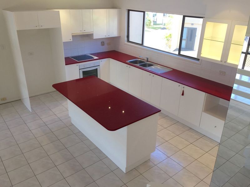 2/23 Hooker Boulevard, Broadbeach Waters QLD 4218