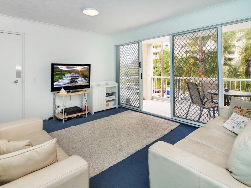 8/25 Federation Avenue, Broadbeach QLD 4218