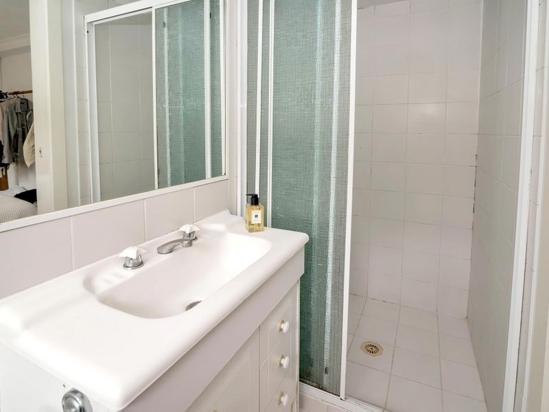 8/25 Federation Avenue, Broadbeach QLD 4218