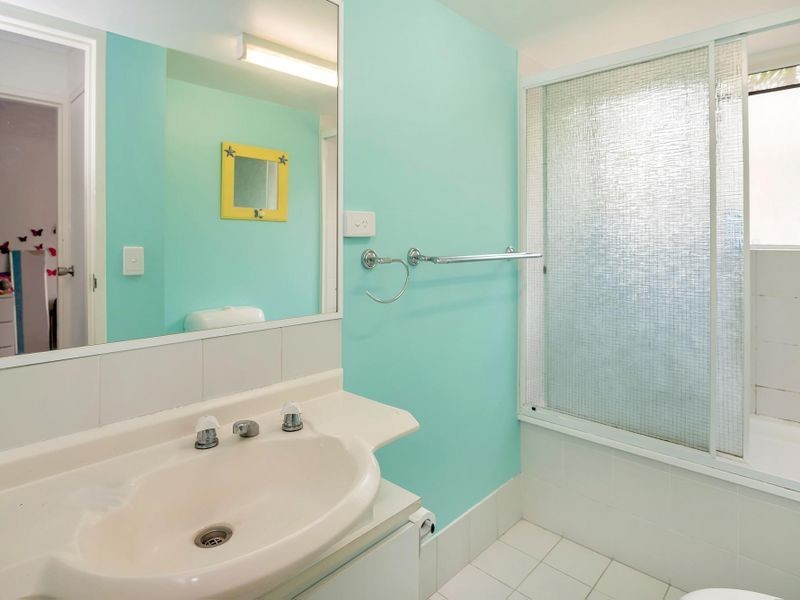 8/25 Federation Avenue, Broadbeach QLD 4218