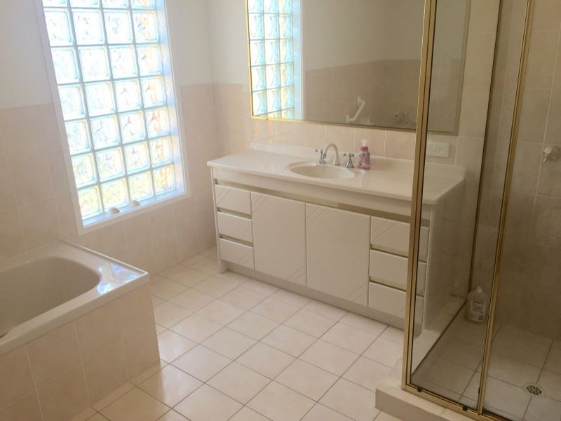 8 Key West, Broadbeach Waters QLD 4218