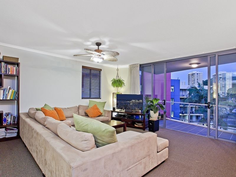 2056/1 Ocean Street, Burleigh Heads QLD 4220