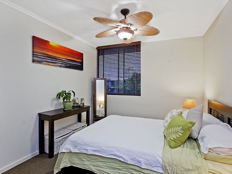 2056/1 Ocean Street, Burleigh Heads QLD 4220