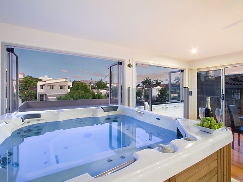 42 Sunshine Parade, Miami QLD 4220