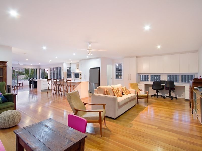 42 Sunshine Parade, Miami QLD 4220