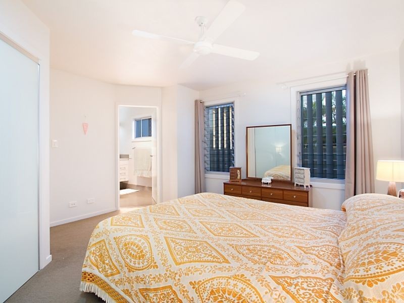 42 Sunshine Parade, Miami QLD 4220