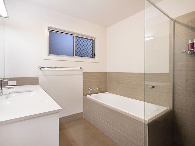 42 Sunshine Parade, Miami QLD 4220