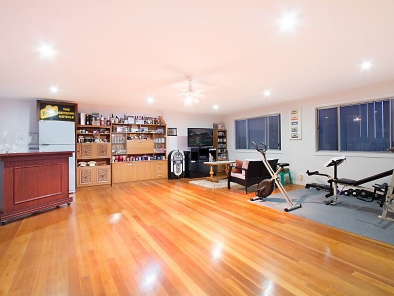 42 Sunshine Parade, Miami QLD 4220