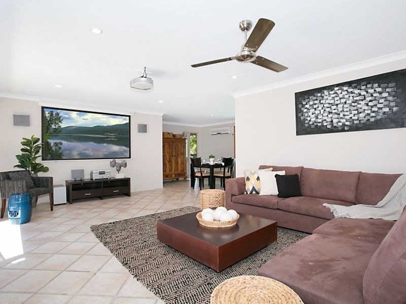 8 Campbell Street, Sorrento QLD 4217