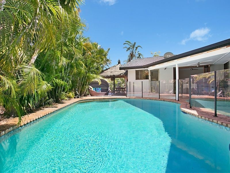 8 Campbell Street, Sorrento QLD 4217