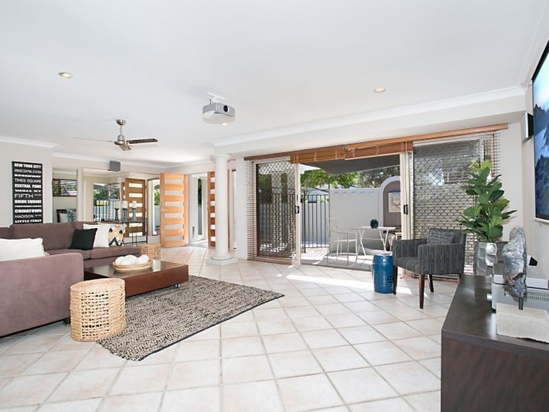 8 Campbell Street, Sorrento QLD 4217