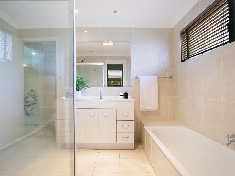 8 Campbell Street, Sorrento QLD 4217