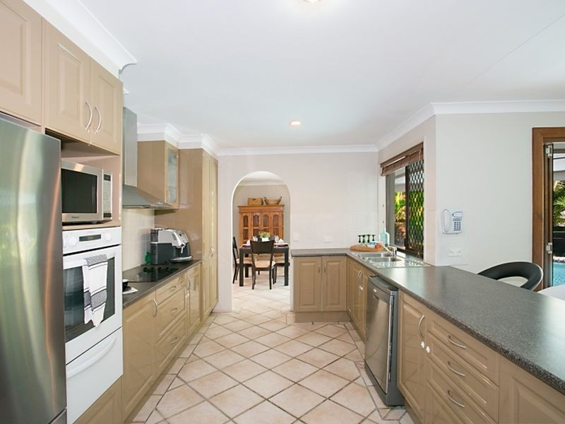 8 Campbell Street, Sorrento QLD 4217