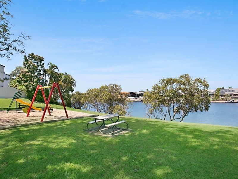 8 Campbell Street, Sorrento QLD 4217