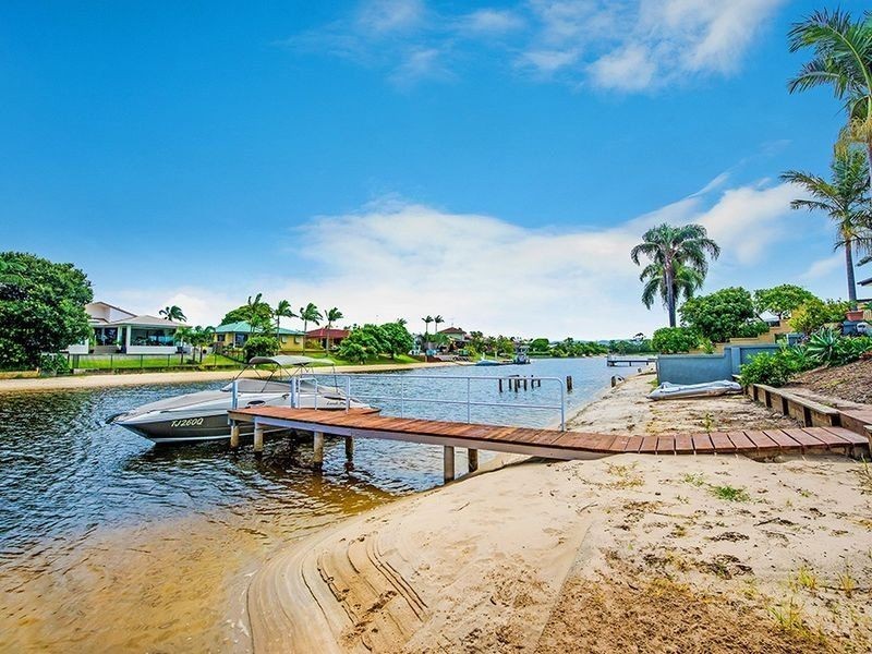18 Coobowie Street, Broadbeach Waters QLD 4218