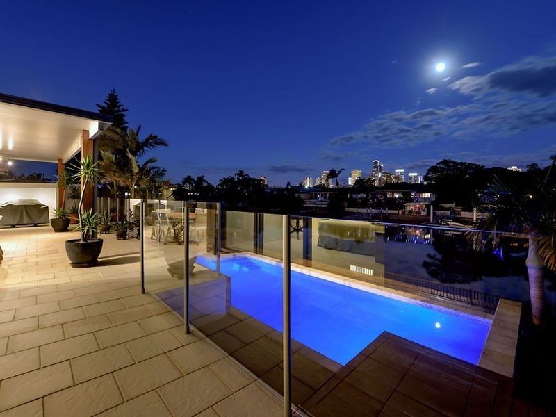 92 Clear Island Road, Broadbeach Waters QLD 4218