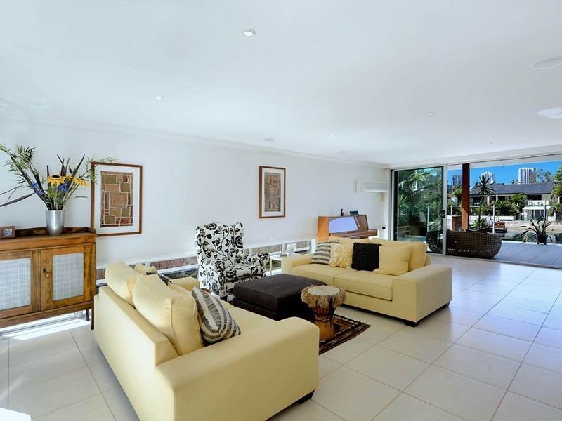 92 Clear Island Road, Broadbeach Waters QLD 4218