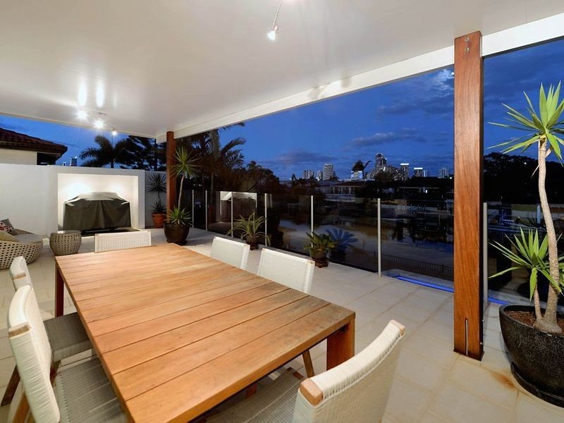 92 Clear Island Road, Broadbeach Waters QLD 4218