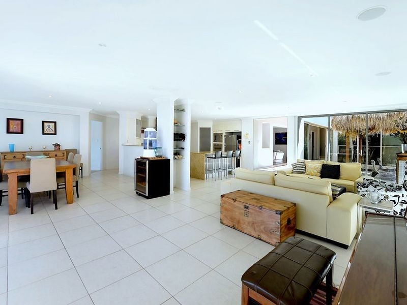 92 Clear Island Road, Broadbeach Waters QLD 4218