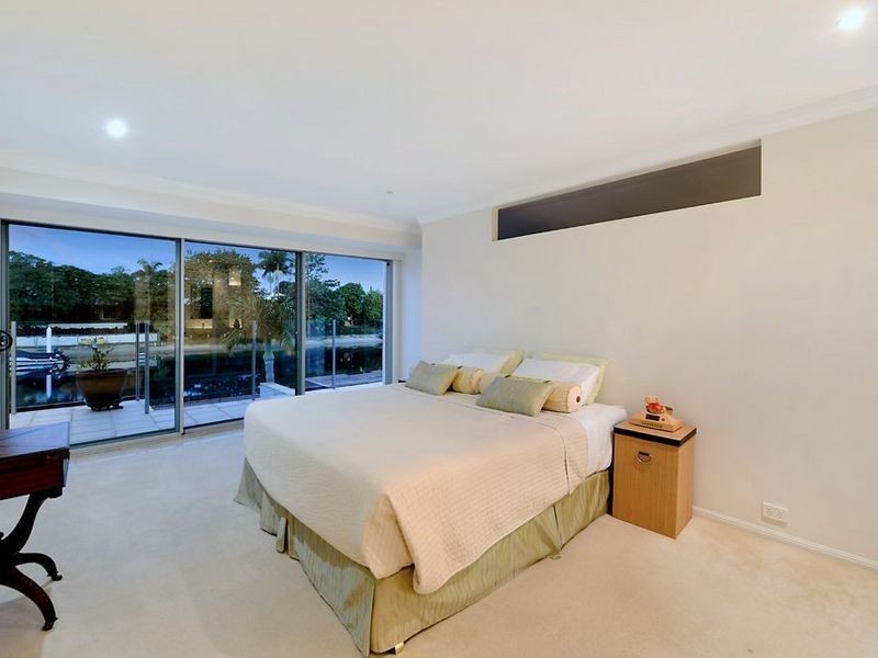 92 Clear Island Road, Broadbeach Waters QLD 4218