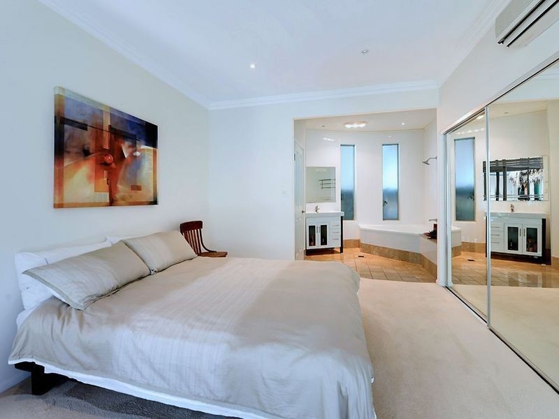 92 Clear Island Road, Broadbeach Waters QLD 4218
