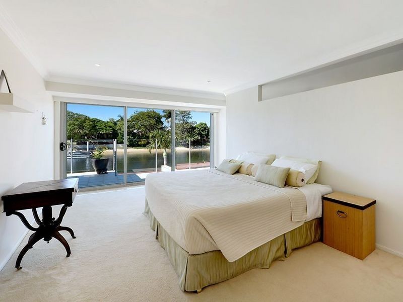 92 Clear Island Road, Broadbeach Waters QLD 4218