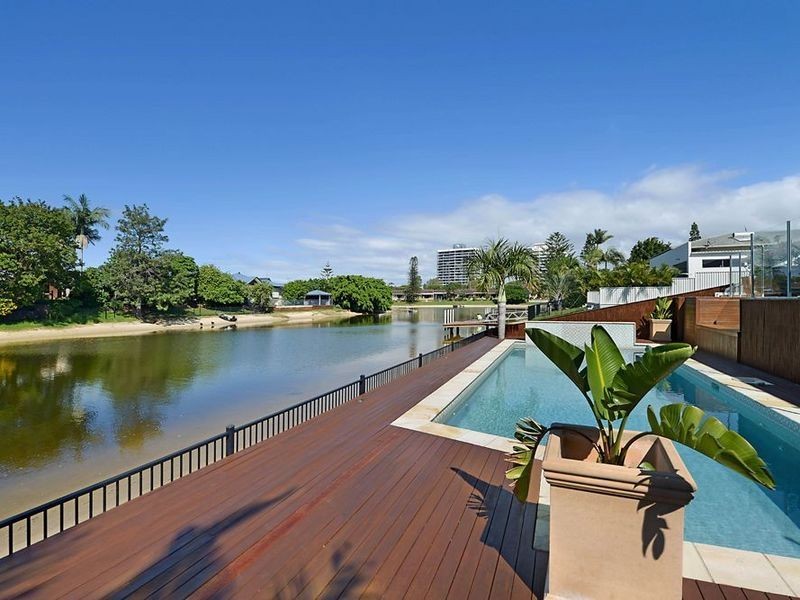 92 Clear Island Road, Broadbeach Waters QLD 4218