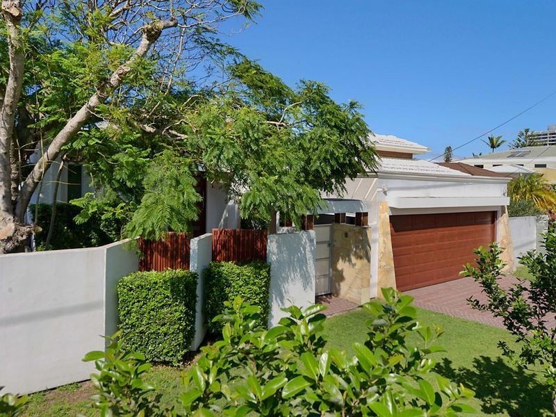 92 Clear Island Road, Broadbeach Waters QLD 4218