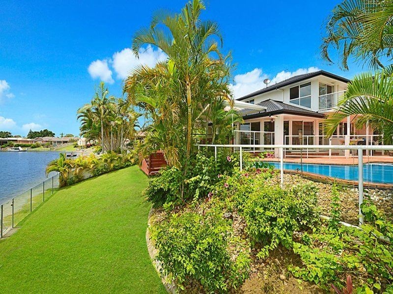 8 Wollundry Place, Mermaid Waters QLD 4218