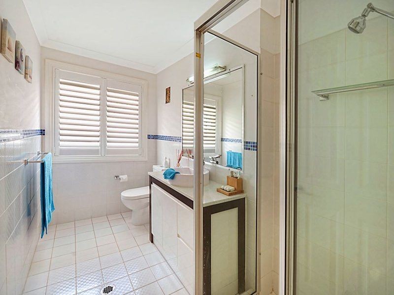 8 Wollundry Place, Mermaid Waters QLD 4218