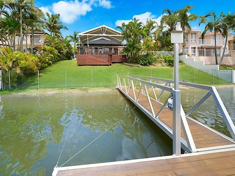 8 Wollundry Place, Mermaid Waters QLD 4218