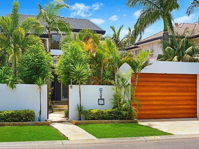 8 Wollundry Place, Mermaid Waters QLD 4218