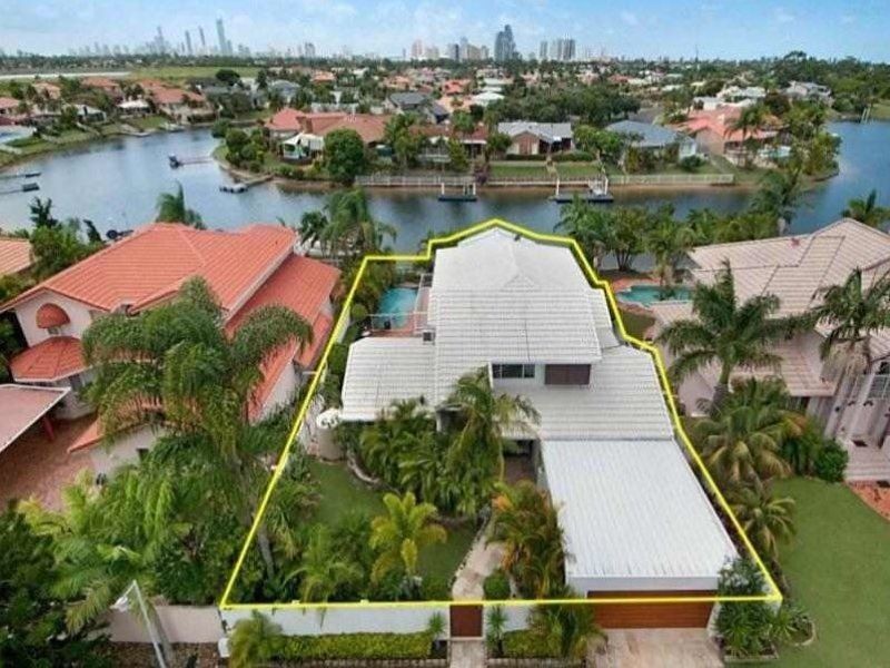 8 Wollundry Place, Mermaid Waters QLD 4218