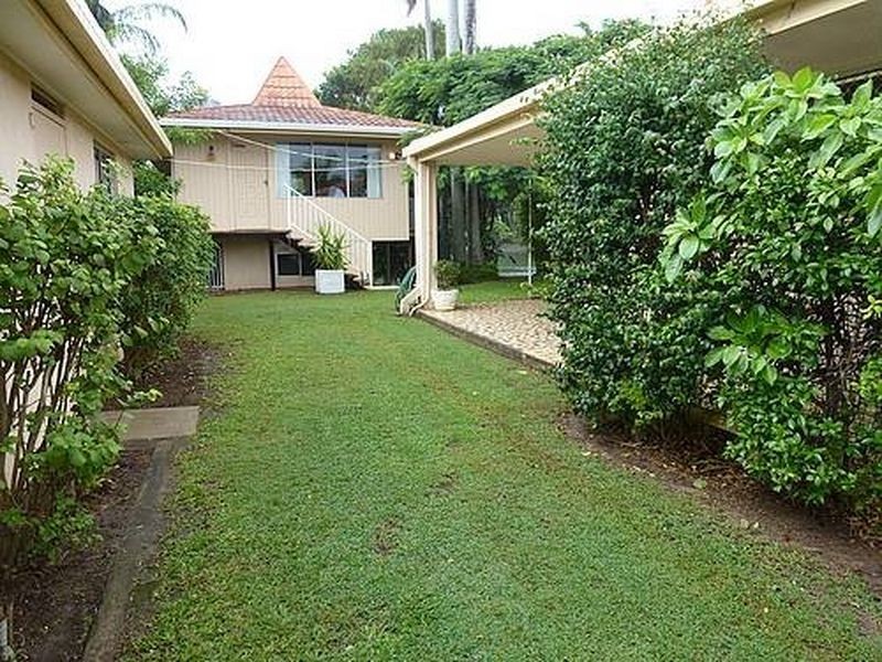 72 Savoy Drive, Broadbeach Waters QLD 4218