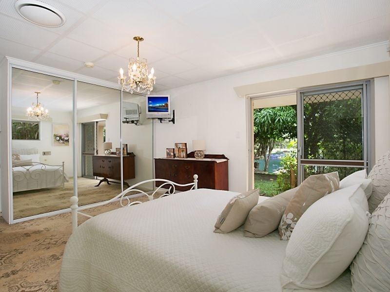 72 Savoy Drive, Broadbeach Waters QLD 4218