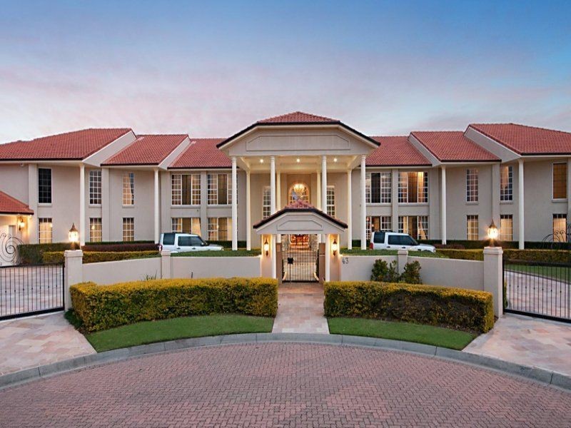 43 Meadowlake Drive, Carrara QLD 4211