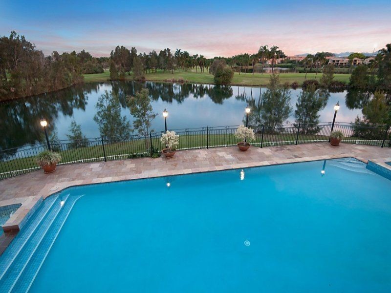 43 Meadowlake Drive, Carrara QLD 4211