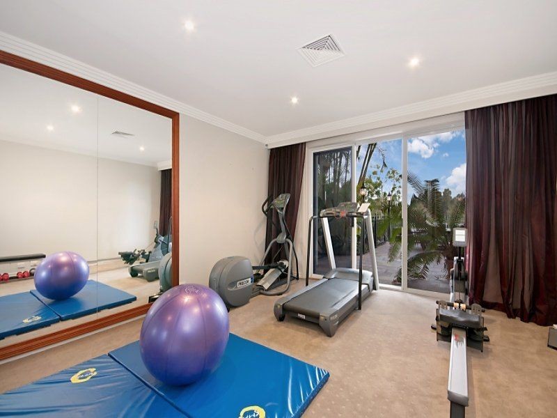 43 Meadowlake Drive, Carrara QLD 4211