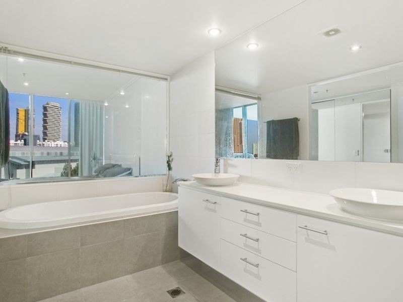 1511/33 T E Peters Drv, Broadbeach Waters QLD 4218