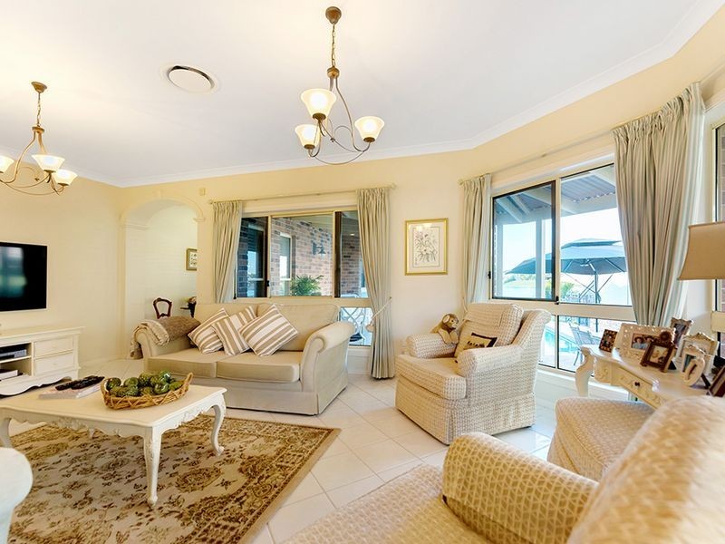 1 Lamb Street, Broadbeach Waters QLD 4218