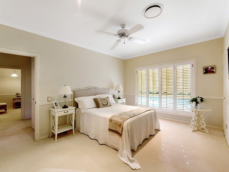 1 Lamb Street, Broadbeach Waters QLD 4218