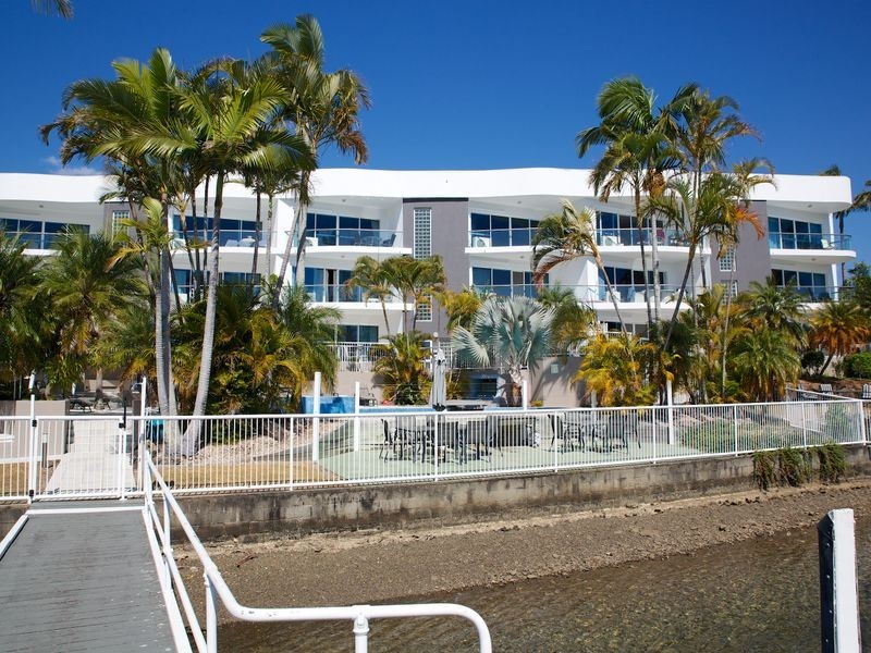 11 Eady Avenue, Broadbeach Waters QLD 4218