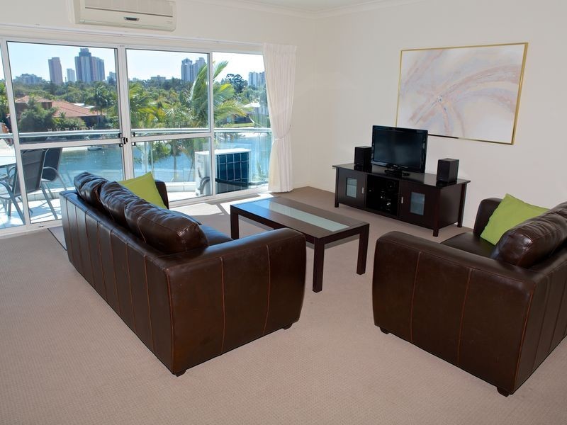 11 Eady Avenue, Broadbeach Waters QLD 4218