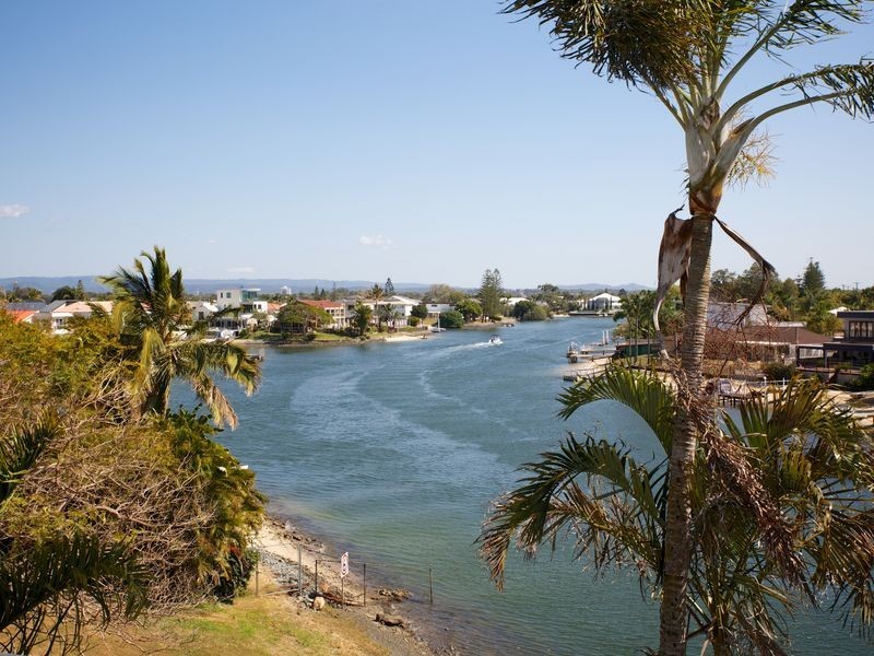 11 Eady Avenue, Broadbeach Waters QLD 4218