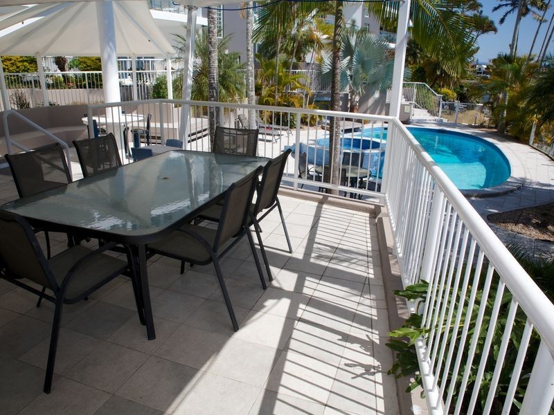 11 Eady Avenue, Broadbeach Waters QLD 4218