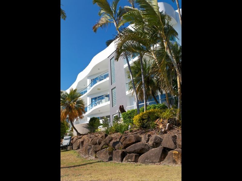 11 Eady Avenue, Broadbeach Waters QLD 4218