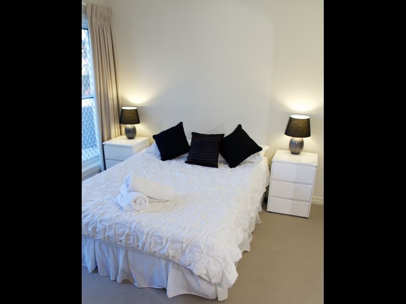 11 Eady Avenue, Broadbeach Waters QLD 4218