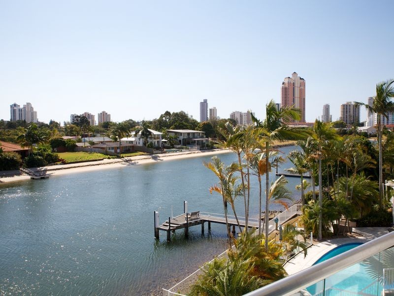 11 Eady Avenue, Broadbeach Waters QLD 4218